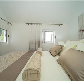 6 Bedroom Beachfront Villa with Heated Pool near Vela Luka on Korcula Island, Sleep 12
